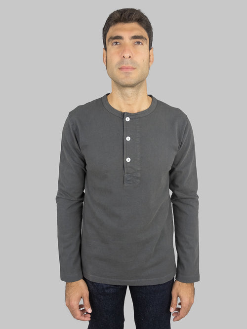 Freenote Cloth 13 Ounce Henley Long Sleeve Midnight grey model front fit