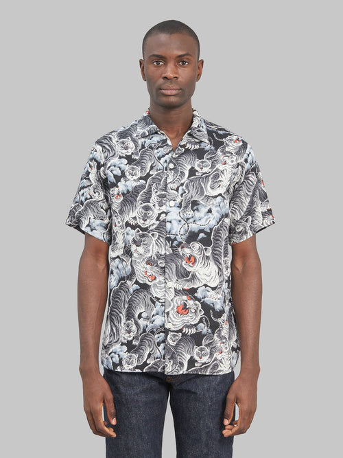 freenote cloth black tigers aloha shirt linen model front fit