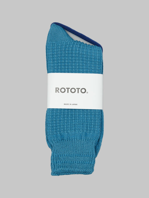 rototo cotton waffle crew socks light blue